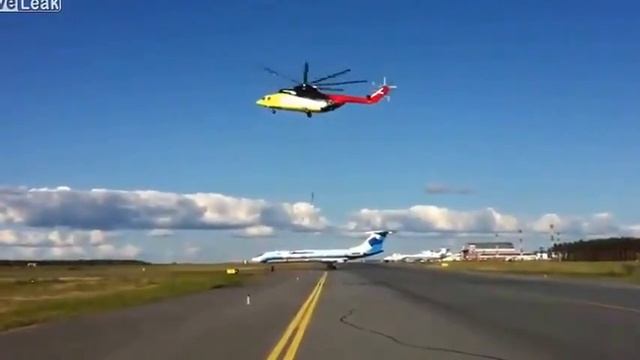 МИ-26 грузовой вертолет переносит ТУ-134 самолёт смотреть онлайн