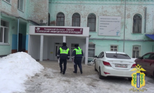 При возгорании двухэтажного дома в городе Усмани Липецкой области полицейские спасли двух подростков