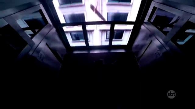 В небоскрёбе лифт не останавливаеться и вылетил, через крышу дома Пранк.