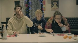 Итальянцы пробуют русскую еду #новыйгод #традиции #ёлка