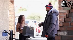 РАЗДАЮ НОВОГОДНИЕ ПОДАРКИ ЛЕТОМ (ДОБПРОПРАНК)