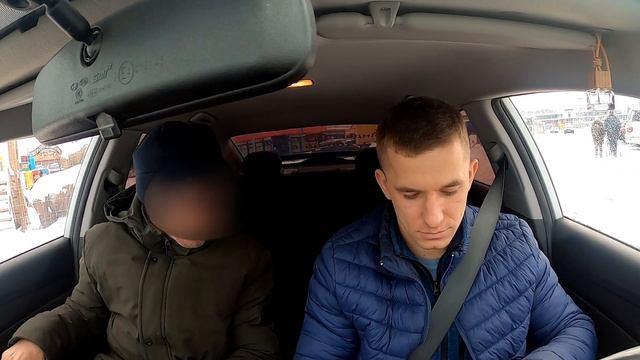 Тариф "Помощь взрослым". Очень выгодная покупка. Пассажир испортил дверь в салоне.