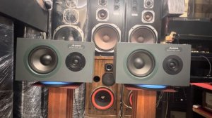 (ĐÃ BÁN)LOA MỸ ALESIS MONITOR ONE TRONG PHÒNG THU CỦA MỸ CHẤT ÂM CHUẨN /GIÁ:4TR5/ĐT:0793753369 THẢO