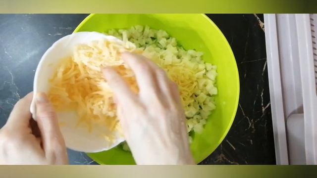 Вкуснейший салат с ананасом и карбонатом смотреть онлайн