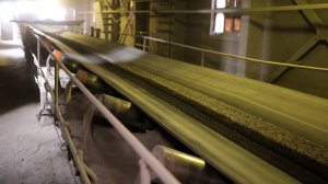 В агломерационном цехе комбината монтируют новую молотковую дробилку