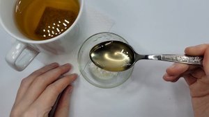 СИЛЬНАЯ ОМОЛАЖИВАЮЩАЯ МАСКА ДЛЯ ЛИЦА