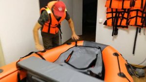 Лодка ПВХ Риф Тритон Скат 370 НДНД Пластиковый транец оранжево-серая