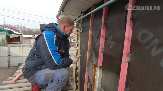 Наружное утепление стен старого деревянного (бревенчатого) дома. Навесной вентилируемый фасад Москв