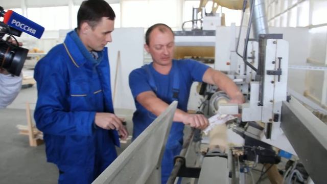 Алтайские журналисты осваивают процесс деревообработки. Токарный станок смотреть онлайн