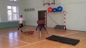 Учебный видиоклип. Прыжок через козла
