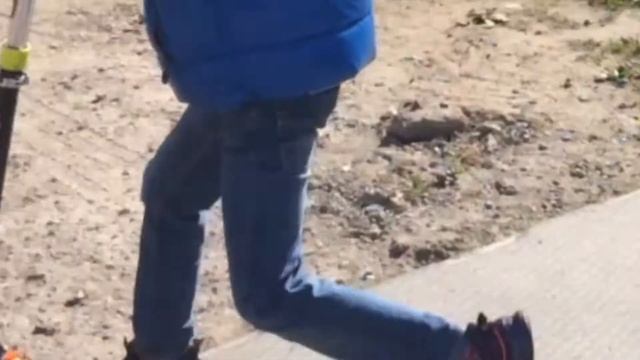 Как научиться ездить на самокате? Горка вам в помощь.