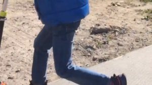 Как научиться ездить на самокате? Горка вам в помощь.