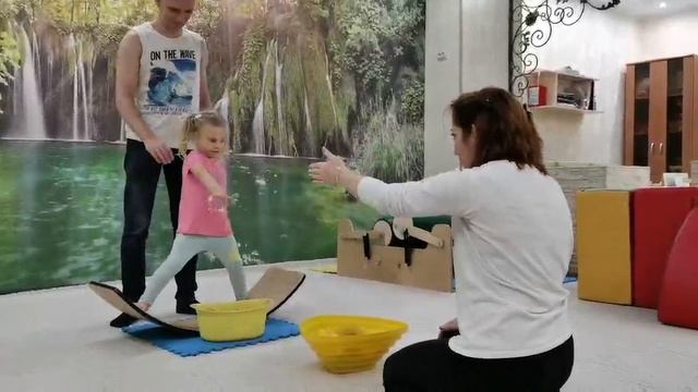 ?Занятие в сенсорно-динамической комнате. Балансир «Сова»