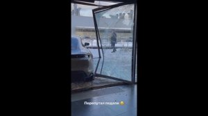 ЛИТВИН РАЗБИЛ ПОРШ ТАЙКАН В АВТОСАЛОНЕ И ПОПАЛ НА 16 МИЛЛИОНОВ РУБЛЕЙ!