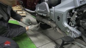 Honda Goldwing 1800 - Ремонт коробки, демонтаж двигателя / Gearbox repair, engine removal (part 1)