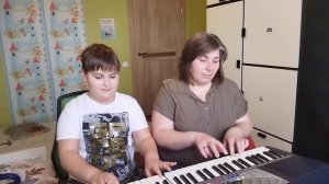 Ансамбль у 4 руки "Вальс собачок" Т.Максимова. Микола з мамою Ксенією.