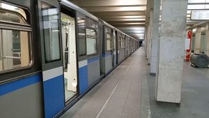 Метро поезд 81-740.1 "русич" на станции *Юго Западная" // Сокольническая линия