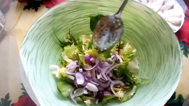 Салат с Моцареллой, Салатный Микс с Моцареллой и Тунцом смотреть онлайн