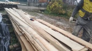 Обшиваю дом необрезной доской. Ремонт старого, деревенского дома.