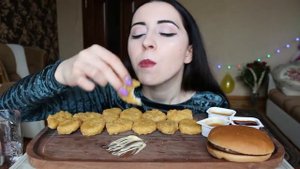 30 НАГГЕТСОВ ЗА РАЗ / СМОГУ ?? / MUKBANG челлендж / Ayka Emilly
