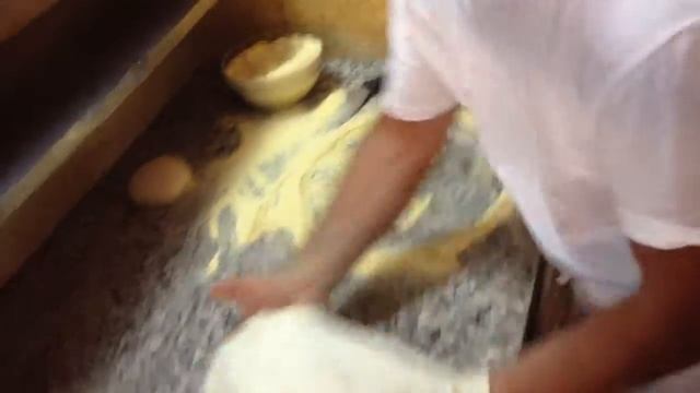 Готовим корж для пиццы смотреть онлайн