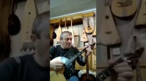 Игра на мандалине