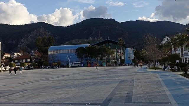 Фетхие иду на рыбный рынок вдоль побережья. Fethiye going to the fish market along the coast. смотреть онлайн