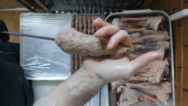 Люля кебаб.Как правильно нанизывать на шампур чтоб не отвалилась #люля из говядины #блюда на мангал смотреть онлайн