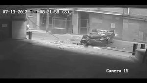 Женщина упала с 7-го этажа парковки. Осталась жива. США, 13.07.2017.