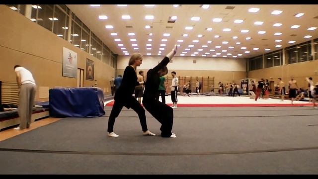 Переднее сальто обучение Стопорящее для переднего сальто обучение смотреть онлайн