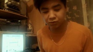 Парень из Казахстана поет песню смешным голосом)