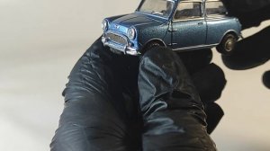 модель автомобиля Austin Mini Cooper S в масштабе 1:43 #масштабныемашинки