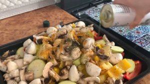 Сочные и вкусные овощи запечённые в духовке под медово-соевым соусом