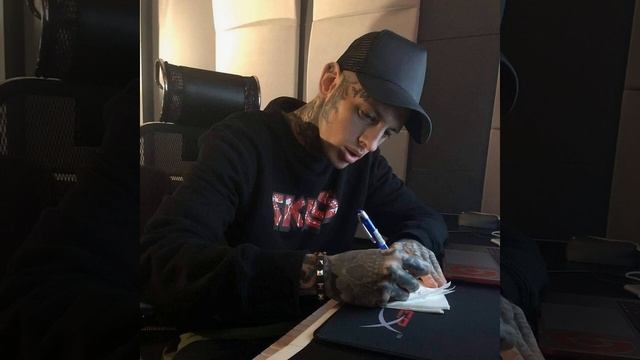 СКРУДЖИ НОВЫЙ ТРЕК 2020 смотреть онлайн