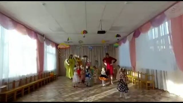 Праздник осени в детском саду...Моей младшей доченьке 2,8)) смотреть онлайн