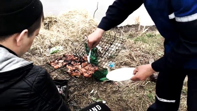 ШАШЛЫК НА РЫБАЛКЕ В КАРАБАШЕ / НОСТАЛЬГИЯ смотреть онлайн