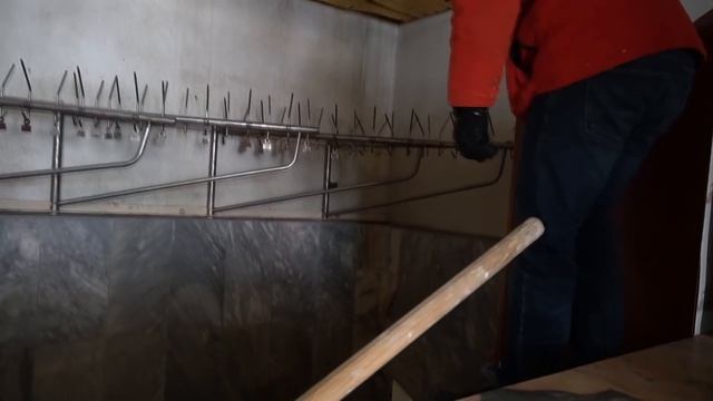 Мы отправились в закрытый бассейн на заводе, чтобы найти сокровища! смотреть онлайн