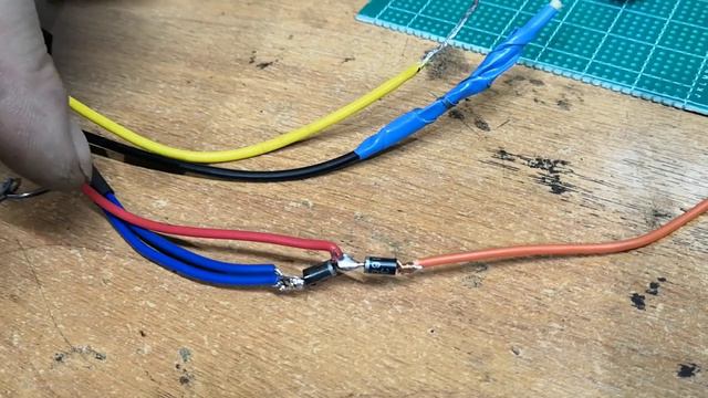 Садится АКБ из-за магнитолы, вариант подключения. смотреть онлайн