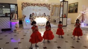 Дети поют на свадьбе