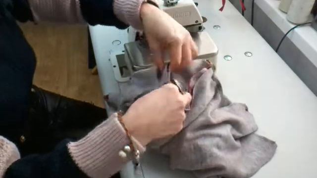 Как собрать гольфик на оверлоке за 10 минут. смотреть онлайн