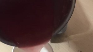 Сделали самодельный кисель из сока и крахмала