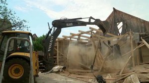 В поселке Плеханово Тульской области сносят незаконно возведенные цыганские дома