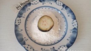 Салат из жареных баклажанов, помидоров и брынзы