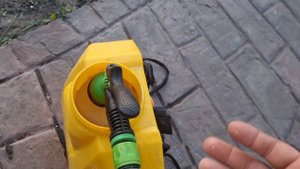 Очередная обработка виноградника от антракноза, на этот раз полирамом.