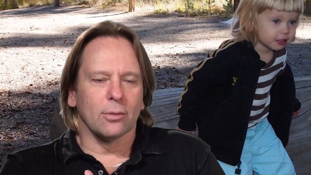 Столбы Дьявола в горах Сьерра-Невада. Devils Postpile National Monument, California, USA смотреть онлайн