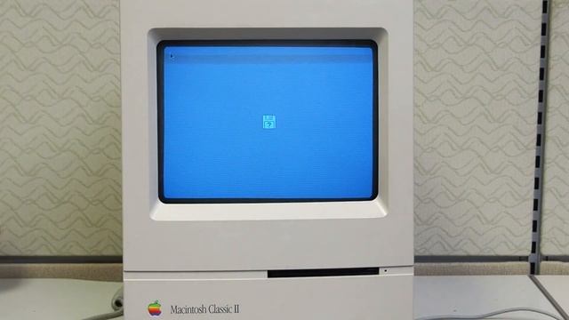 Apple Macintosh Classic II Restoration — Part 2: System 7 installation смотреть онлайн