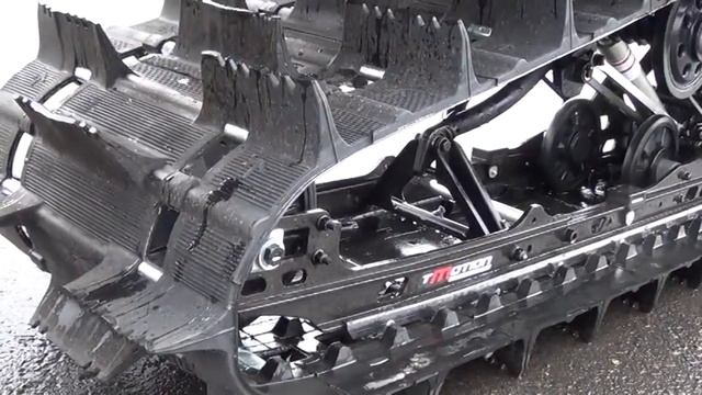 2014 Ski-Doo Summit SP Snowmobile With The E-tec Rotax Motor Tech Walk-Around смотреть онлайн