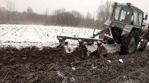 Пашем трактором по первому снегу. #вспашка