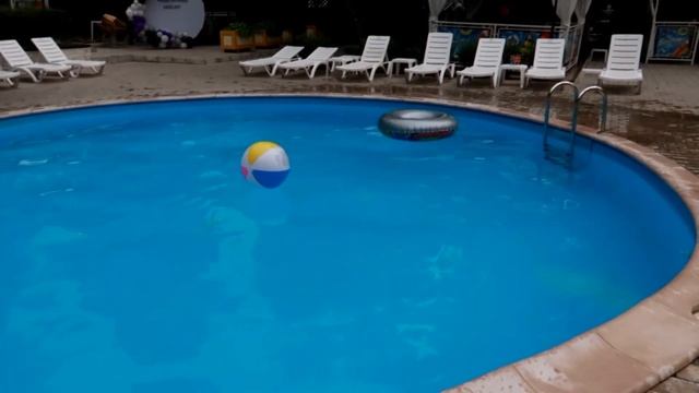 Vlog: С бассейна / Девушка в купальнике / Лето, Бассейн, Купальник, Кот, Прыгаю в бассейн смотреть онлайн